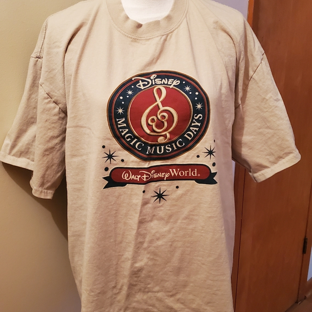 Walt Disney world tee size xl